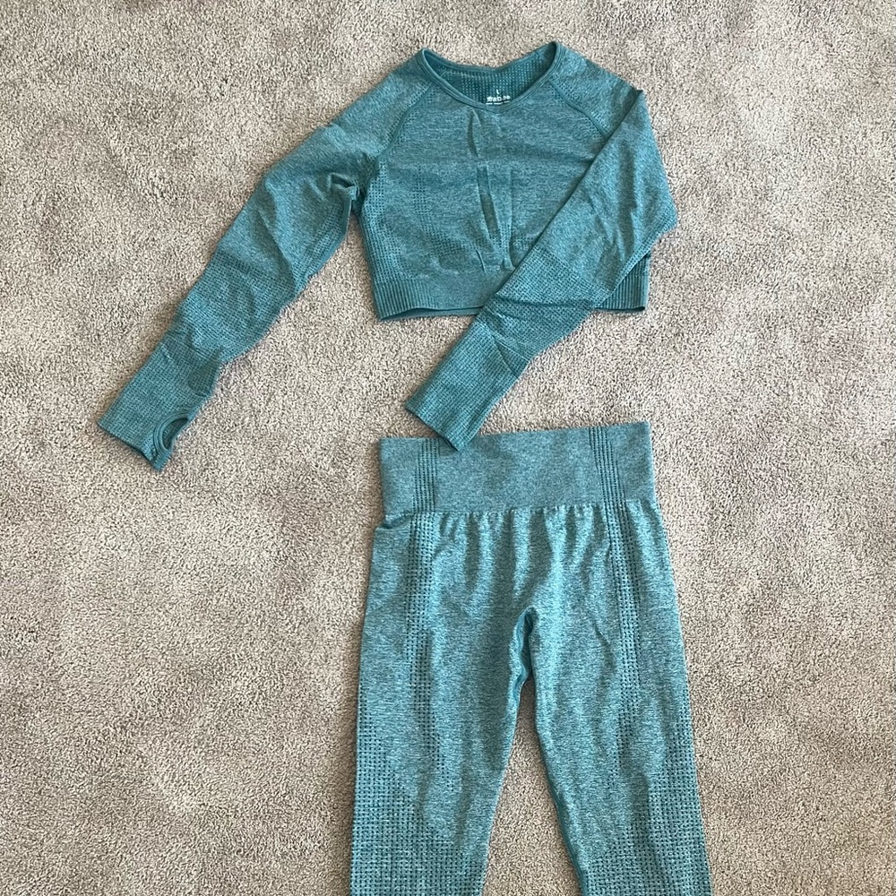 Women’s Workout Set - Size L